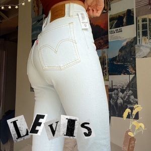 Levi’s Premium Wedgie Jeans, from Aritzia 🤍